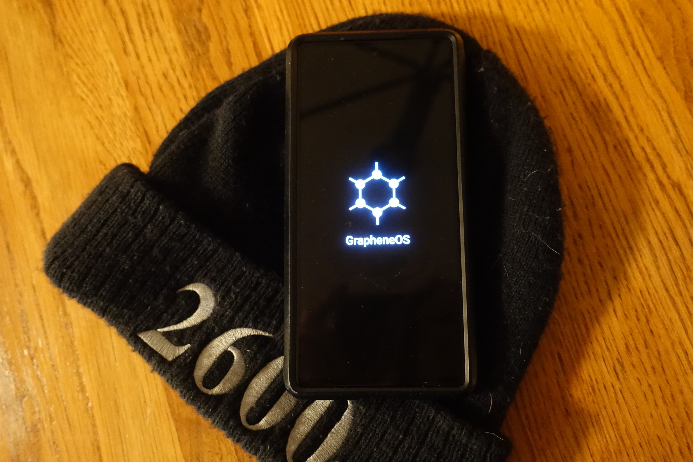 pixel phone booting to grapheneos on top of a 2600 hat